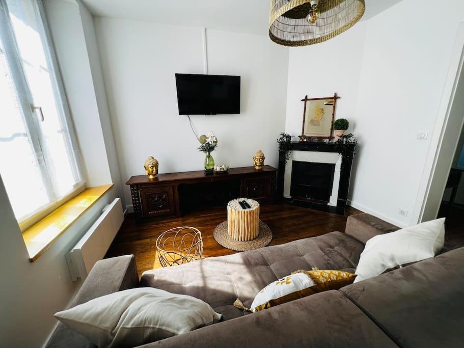 Appartement Grand F2 Proche Du Centre Ville. *